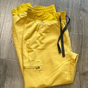 Figs Zamora joggers in Light Gold